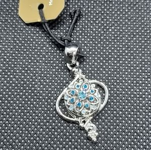 NWT Magnolia and Vine Mini Pendant with 12mm Snap